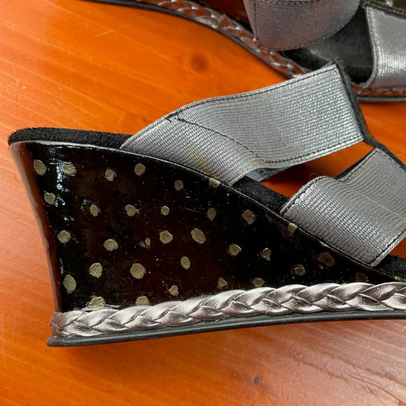HELLA SILVER ELASTIC STRAP WEDGE SANDAL - SZ -38 - Picture 4 of 6